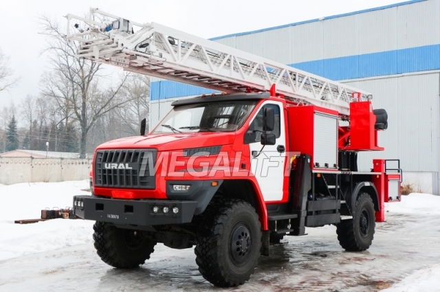 Автолестница пожарная АЛ-30 на шасси Урал Next
